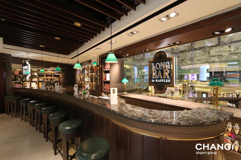 Enjoy a free Singapore Sling cocktail at Changi Airport's Long Bar by Raffles